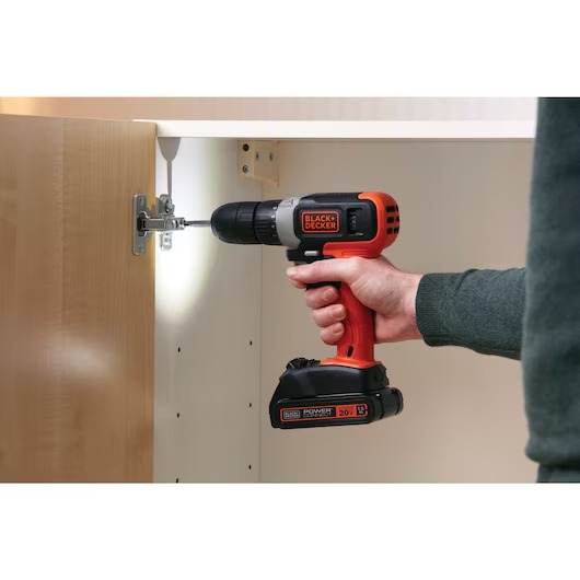 Parafusadeira/ Furadeira 20V 1 Bateria 3/8" Black&Decker